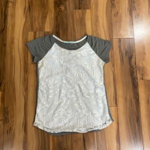 Stylish, comfy shirt blouse